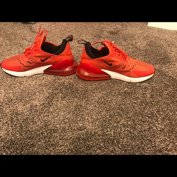 These are Nike Air 270 shoes. - Picture 3 of 4